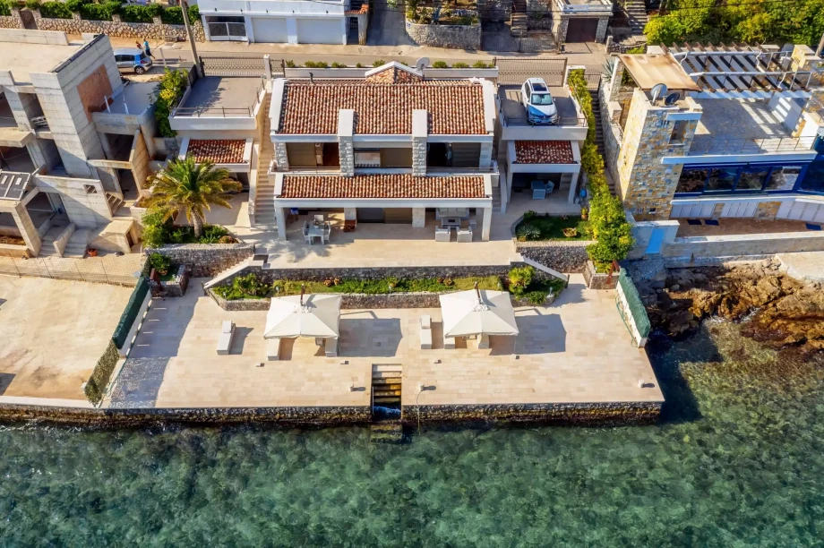 Moonlight Beachfront Villa with Four Bedrooms