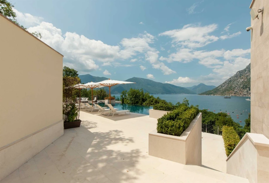 Luxury Villa Mandragora with Large Pool